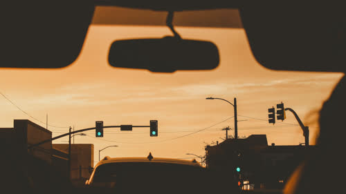 夕阳车窗