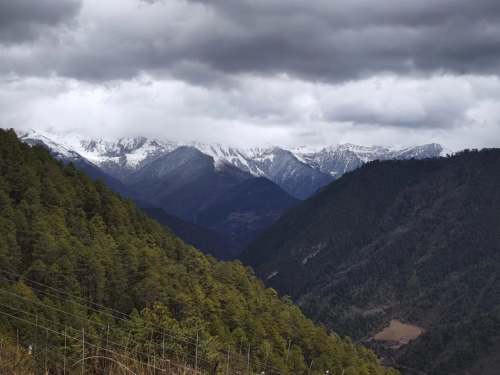 美丽的香格里拉雪山